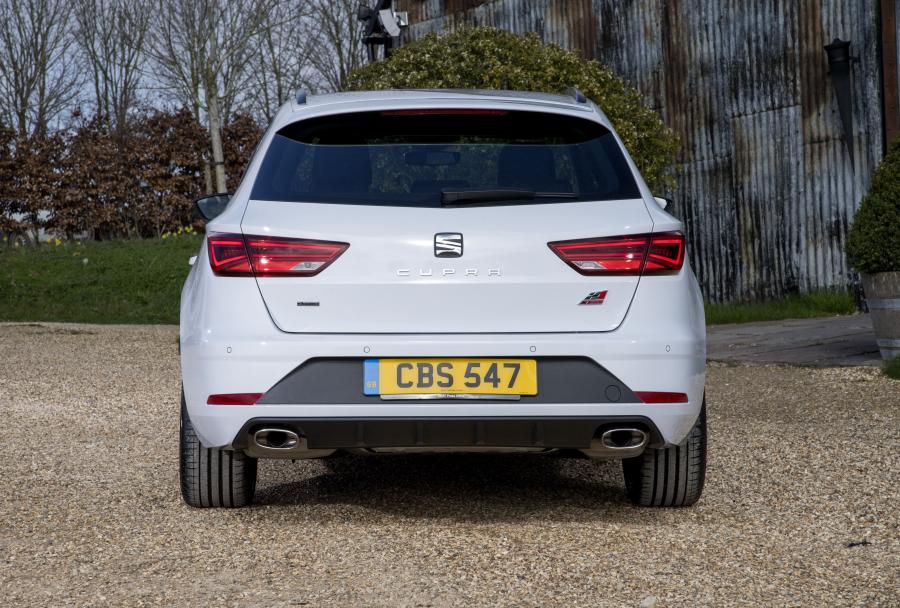 Seat Leon ST Cupra 300 2017 года  (UK) (фото 12 из 40)